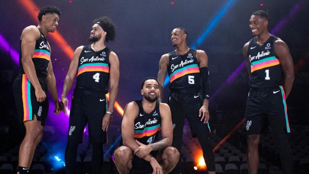 米奇·约翰逊：对马刺下半场表现失望，虽赢了但要给予对手肯定（米奇·约翰逊：虽胜马刺下半场令人失望，仍应肯定对手表现）