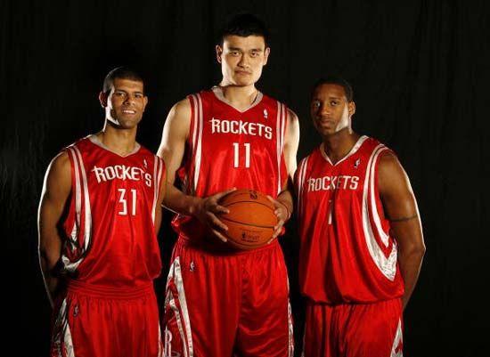 年轻门将迅速成长，被誉为未来之星（年轻门将飞速进步，被视为明日之星）