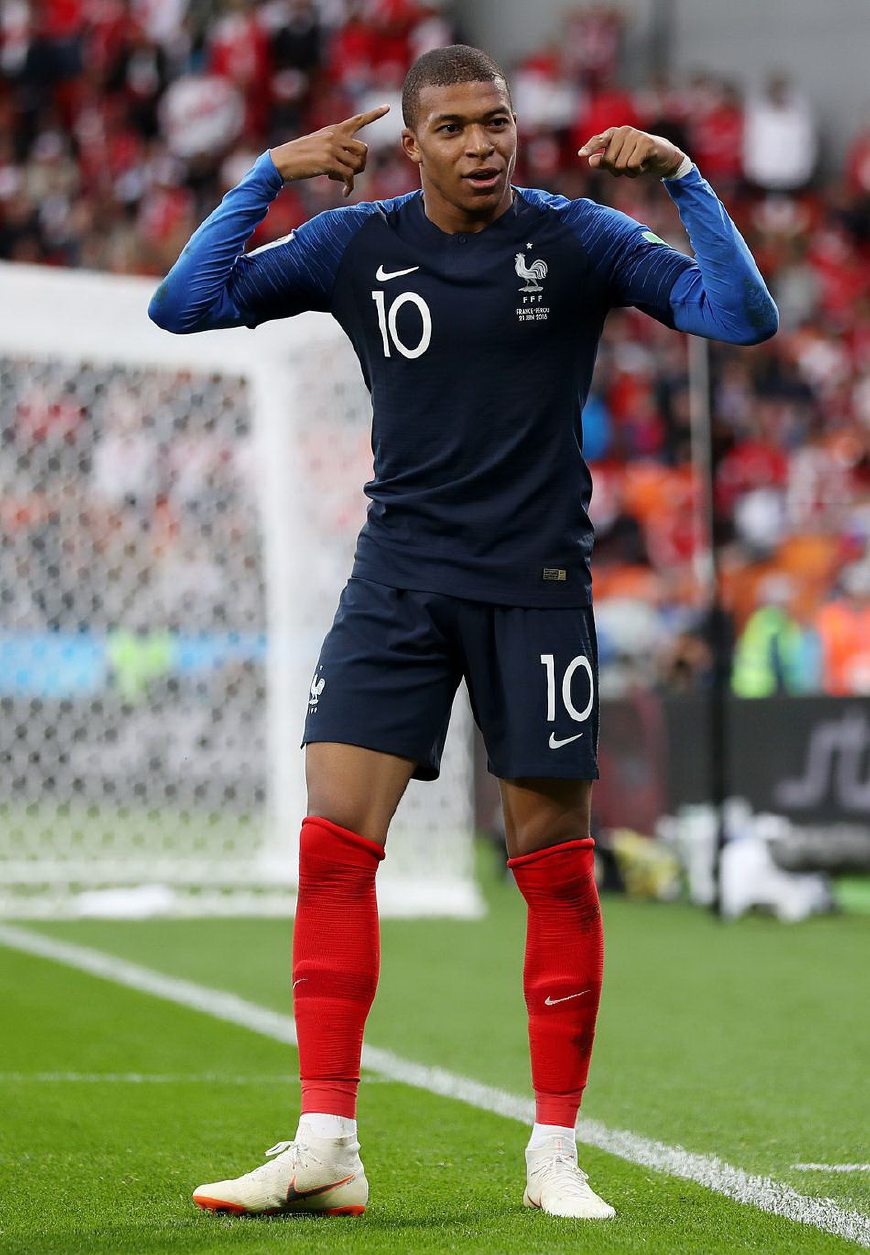 雅虎：有消息称一家中国俱乐部向拉斐尔开出很丰厚的合同报价（雅虎：传中国俱乐部向拉斐尔奉上高薪合同报价）