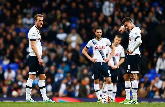 阿贾克斯客场4-2卡拉巴赫，格洛赫双响，多尔贝格、加埃建功（阿贾克斯客场4-2击退卡拉巴赫：格洛赫梅开二度，多尔贝格、加埃破门）