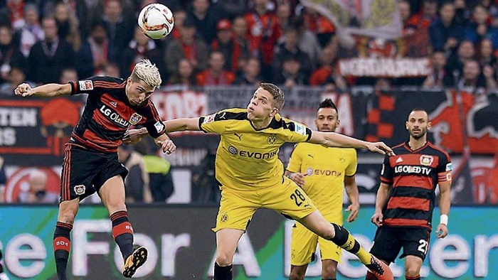 热议成都被罚：想出前5排空场的是人才；应重罚肇事者轻罚俱乐部（成都处罚引热议：“前五排空场”被指离谱，主张重罚肇事者、从轻俱乐部）