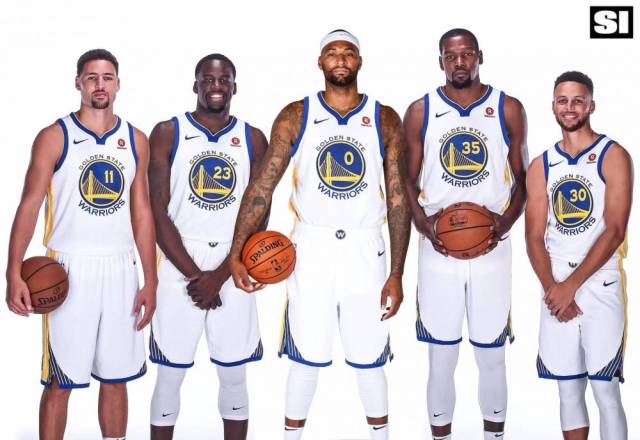 詹姆斯两双数据跻身队史前十，湖人负马刺止步NBA杯八强（詹姆斯砍两双跻身队史前十，湖人不敌马刺无缘NBA杯四强）