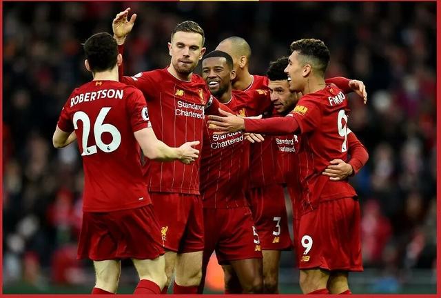 邮报：明年世界杯上下半场中段设强制补水时间，每次三分钟（邮报：明年世界杯将于上下半场中段设三分钟强制补水暂停）