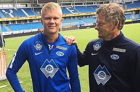 普陀篮球热血激战，虽败犹荣赢尽掌声！（普陀篮球热血鏖战，惜败仍赢满场喝彩）