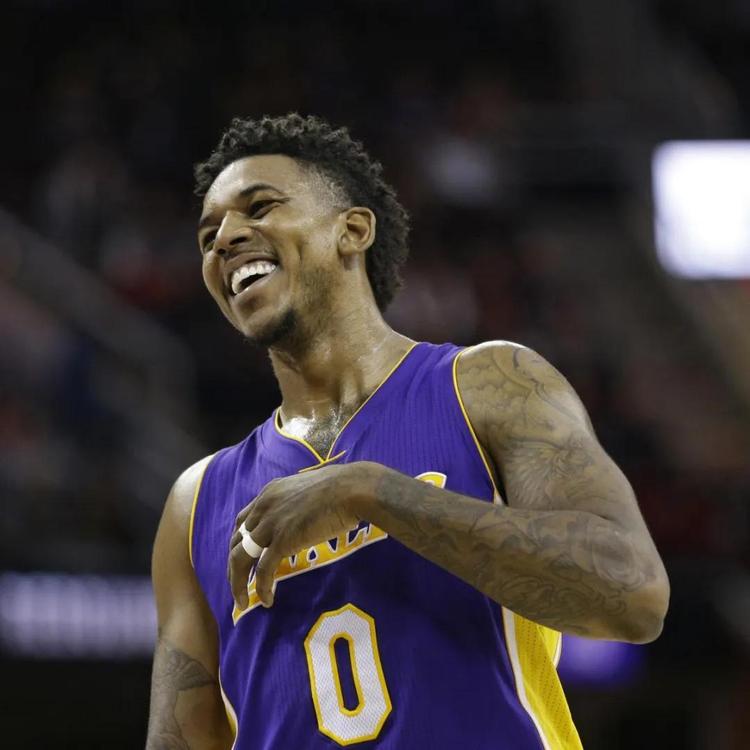 里程碑！圣诞大战将是凯尔登·约翰逊马刺生涯第400场比赛（里程碑时刻！圣诞大战将见证凯尔登·约翰逊马刺生涯第400次出场）