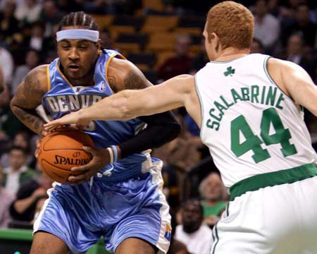 教练公开怒喷裁判，记者会炸裂（教练当众痛斥裁判，记者会火药味十足）