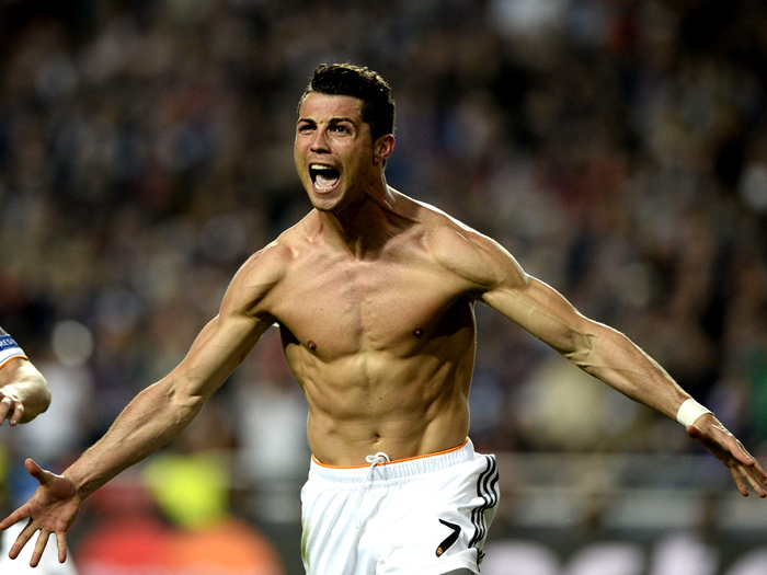 2025年球衣销量：亚马尔力压梅罗排第一；皇萨塔俱乐部前三（2025年球衣销量榜：亚马尔压过梅西C罗夺魁，皇萨塔俱乐部包揽前三）