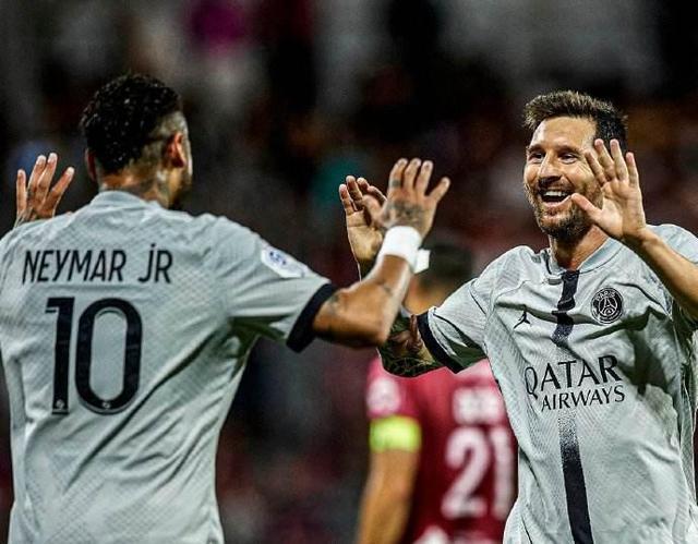 即将迎战巴萨，跟队：切尔西将在斯坦福桥门口树立帕尔默冰雕（战巴萨在即，切尔西将在斯坦福桥外竖立帕尔默冰雕）