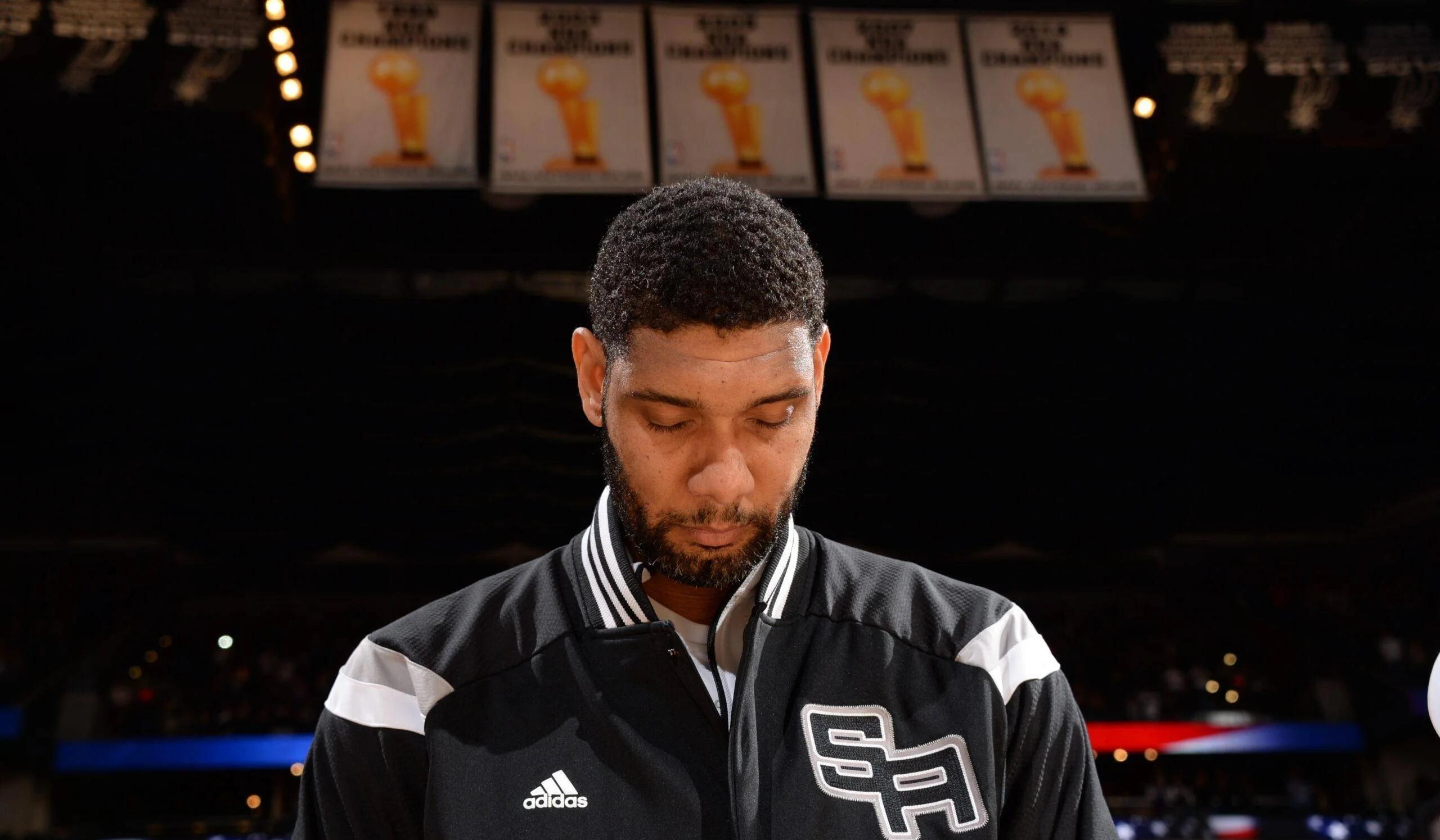 英超半场：奥布莱恩离谱手球，哲凯赖什点射，阿森纳1-0埃弗顿（英超半场：奥布莱恩手球送点，赖斯点射破门，阿森纳1-0埃弗顿）