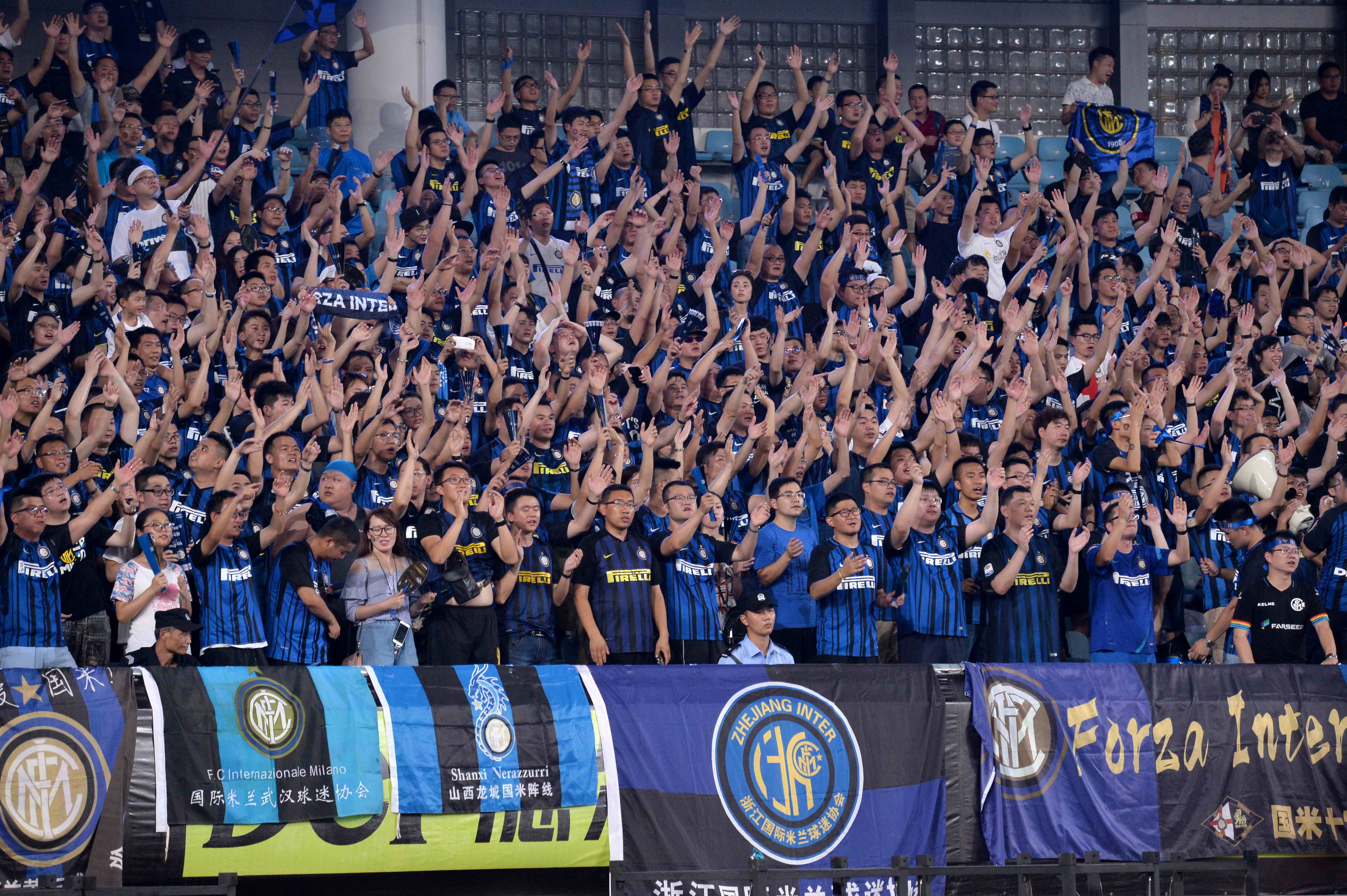 17岁290天，卡尔成为欧冠历史连续3场进球最年轻的球员（17岁290天，卡尔创欧冠最年轻连续三场破门纪录）