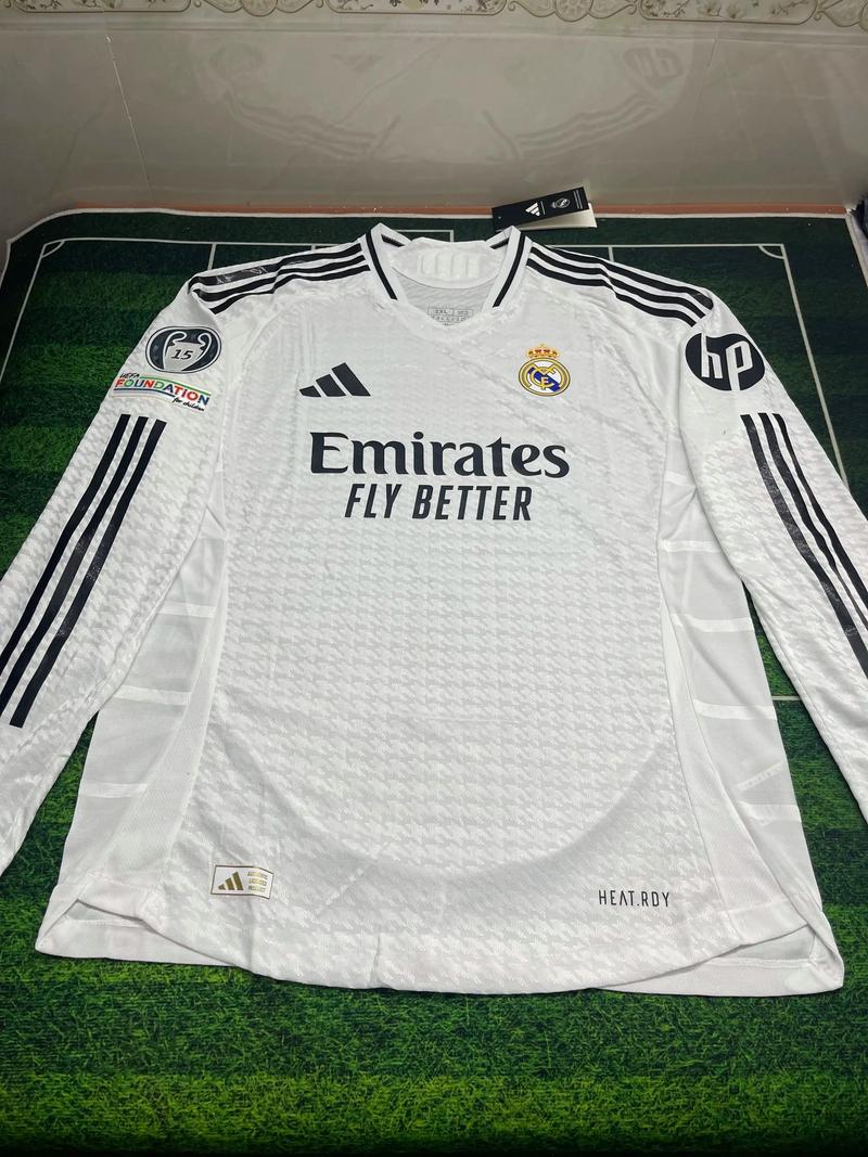 巴萨2-1法兰克福全场数据：射门13-5，控球率超7成（巴萨2-1胜法兰克福：射门13比5，控球率超七成）