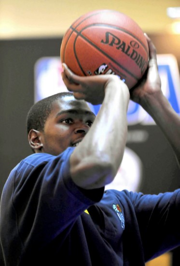 连续92场得分20+，亚历山大追平张伯伦并列历史第2（亚历山大连续92场至少20分，追平张伯伦并列历史第二）