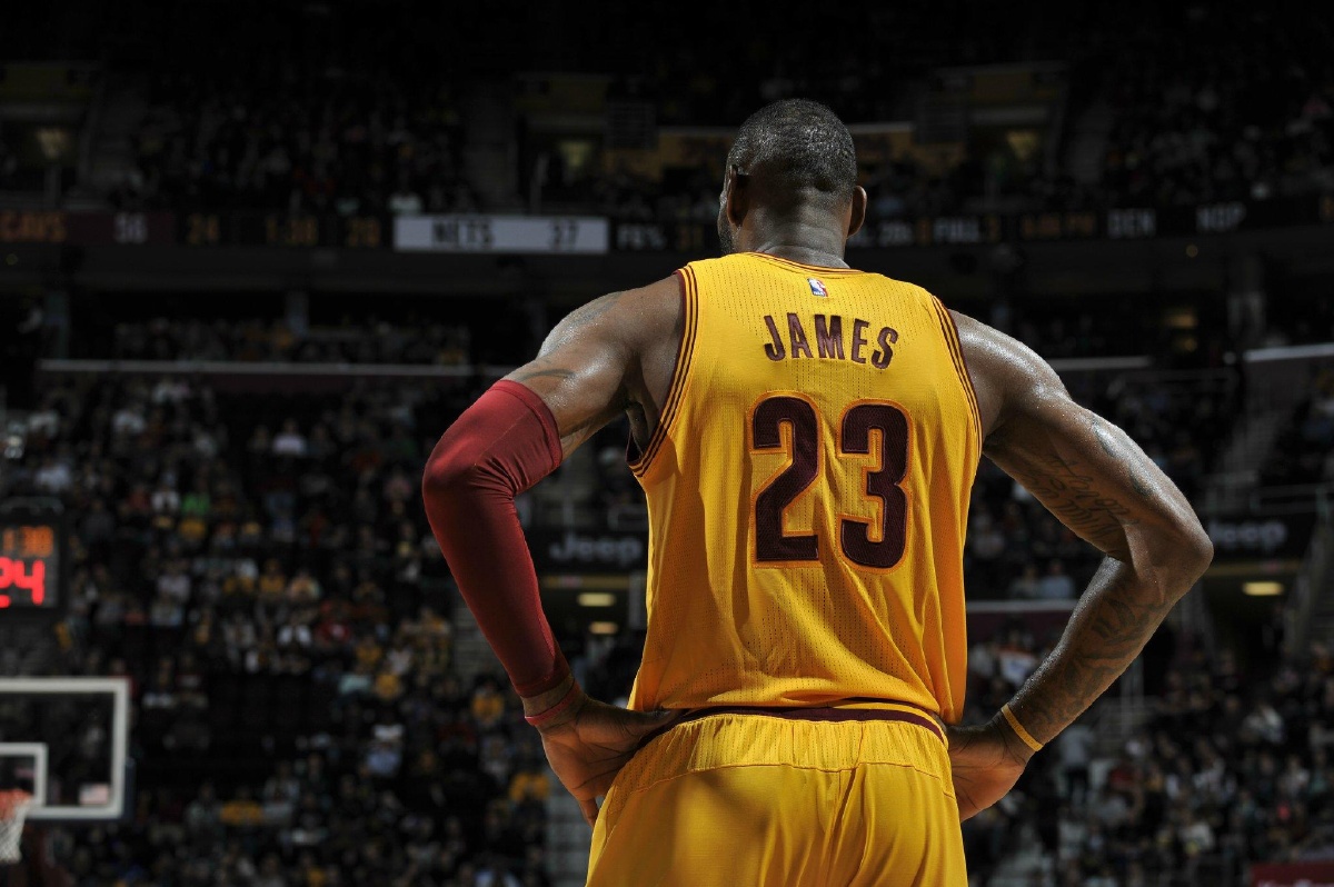 迎战阿联酋！伊拉克巴士拉省宣布放假一天，为主队营造氛围（伊拉克巴士拉省为主队造势：迎战阿联酋，全省放假一天）