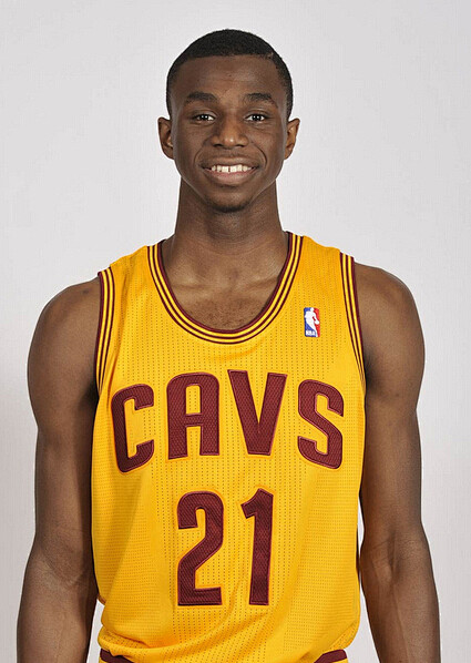 状态低迷遭遇三连平，皇马丢掉西甲积分榜榜首（三连平凸显状态低迷，皇马让出西甲榜首）