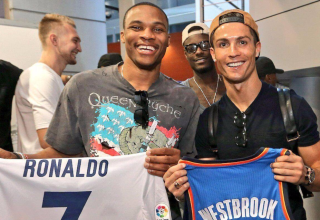 罗马诺：曼联已接触内维斯经纪人 皇马不热衷于冬窗操作（罗马诺：曼联已与内维斯经纪团队接触，皇马对冬窗引援兴趣不大）