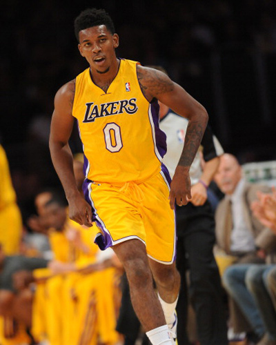 如何在野球场成为全场焦点？（如何在野球场脱颖而出，吸引全场目光？）