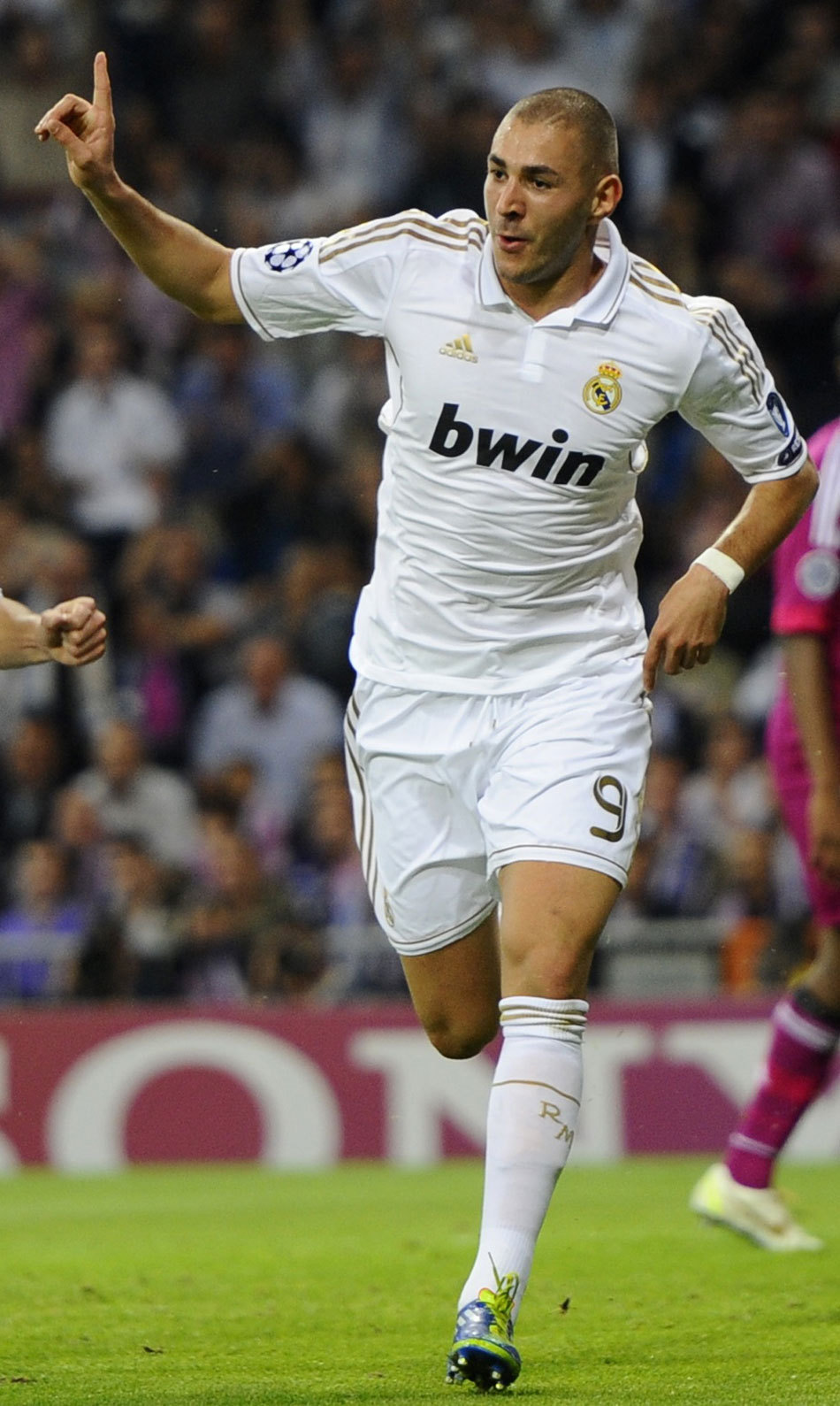 米切尔砍下48+4+4得分赛季新高，带队完成15分逆转（米切尔48分4板4助创赛季新高，率队实现15分大逆转）