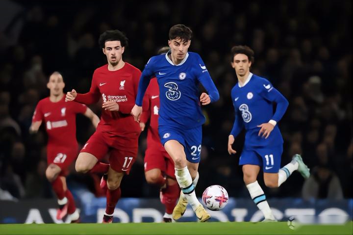 多特年轻前锋一战成名（多特新星前锋一战打响名号）