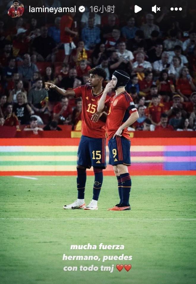 特维斯率塔列雷斯对阵博卡，赛后收到博卡赠送的纪念球衣（特维斯率领塔列雷斯迎战博卡，赛后获赠博卡纪念球衣）