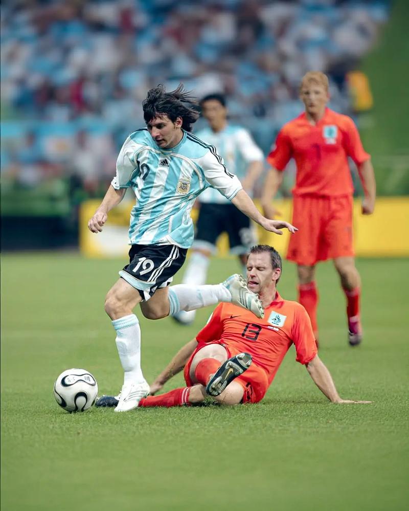 阿德巴约谈恋情：我们并不是在刻意隐瞒 只是懂得如何保持沉默（阿德巴约回应恋情：并非刻意隐瞒，只是选择沉默）