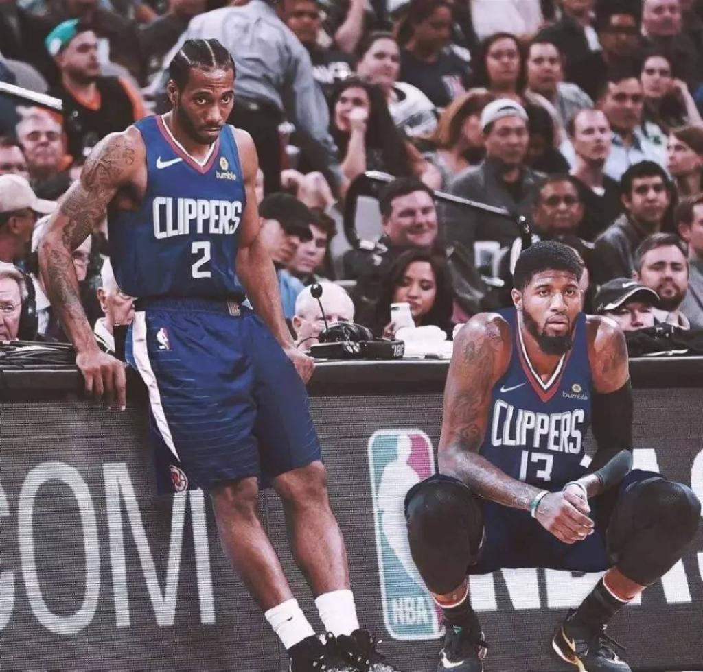 荣耀时刻！CBA新赛季揭幕战赛前，广厦领取上赛季总冠军戒指（开幕夜高光！CBA新季揭幕战前，广厦获颁上赛季总冠军戒指）