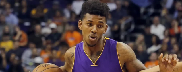 找回状态！伦纳德第三节砍下9分2板2助1断，而上半场仅有8分（手感回暖！伦纳德第三节爆发：9分2板2助1断，半场仅8分）