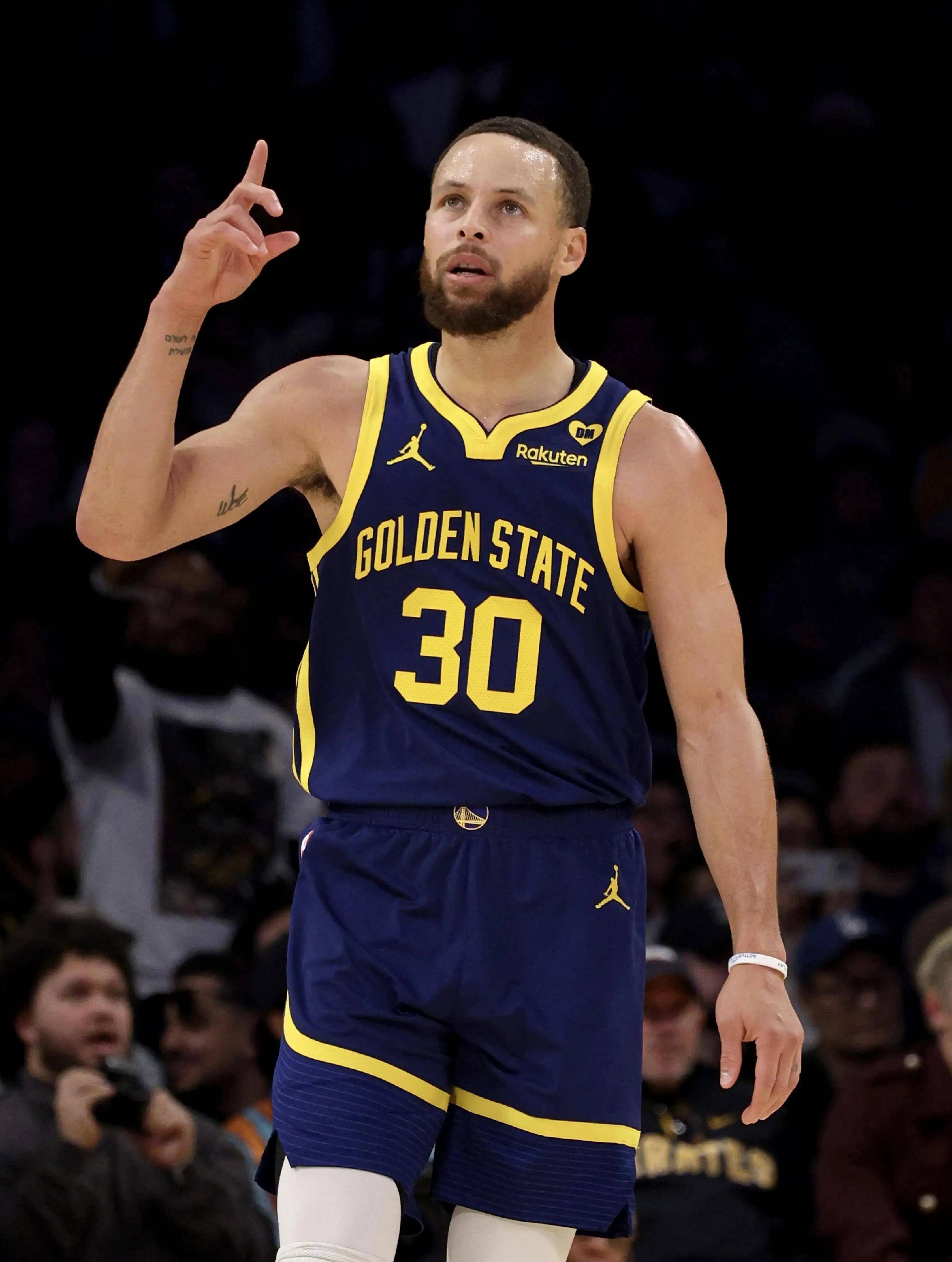 热身赛：中国女足2-0伯恩利女足，唐佳丽、张琳艳破门（中国女足热身赛2-0击败伯恩利女足，唐佳丽张琳艳先后破门）