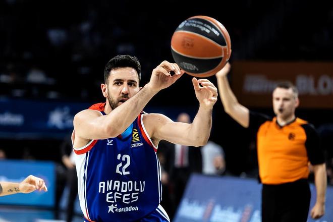 百大球员榜老詹跌至第24！真进不了全明星？ KG呼吁别给他投票（百大球员榜詹姆斯跌至第24位：全明星恐无缘？加内特呼吁别为他投票）